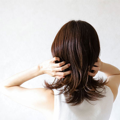 頭皮のベタつきや髪のパサつき…ありませんか？髪と頭皮のセルフチェック