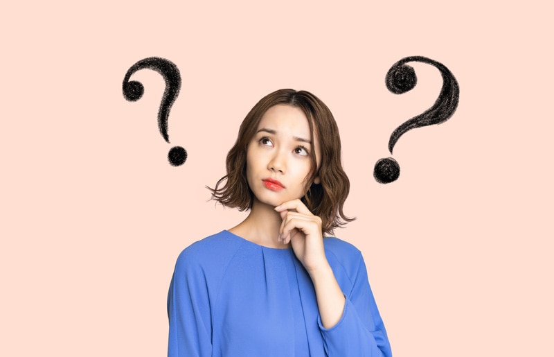 はてなマークの女性