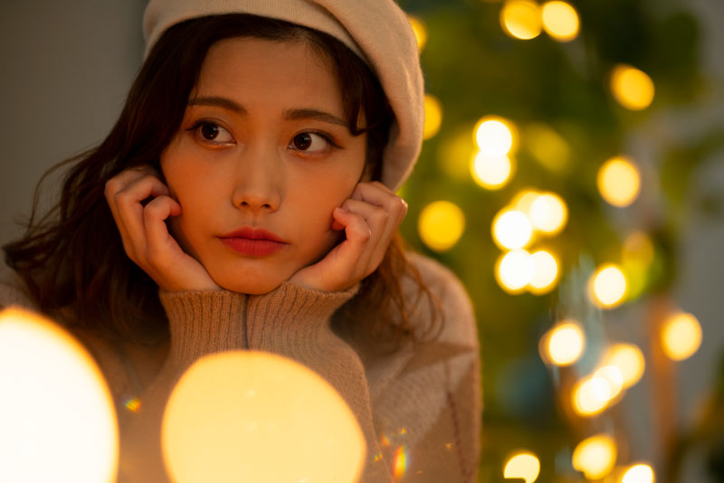 クリスマスメイクは光に映える目もとを主役に！