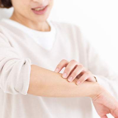 粉吹き肌の原因とは？全身の乾燥対策とおすすめスキンケアを紹介