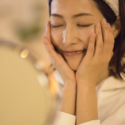“夜のスキンケアは順番が大事！朝との違いを知り、春もすこやか肌に
