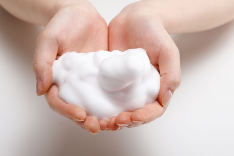 泡で出てくる洗顔は良くない？新生活に知りたいデメリットとメリット